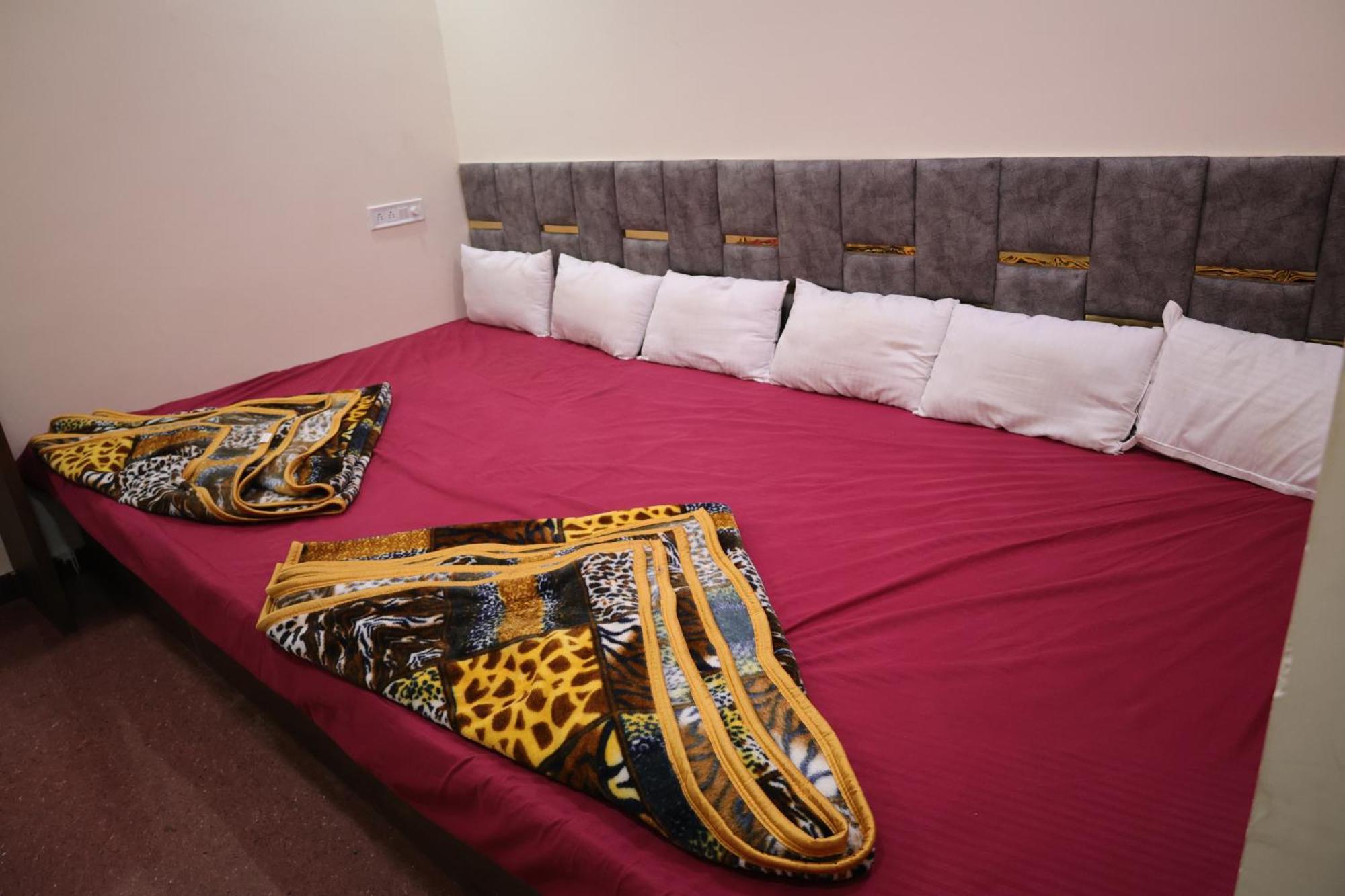 Hotel Shree Kalbhairav Kripa Уджайн Екстериор снимка